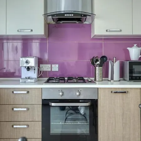 Modern 2br Apt With Private Balcony In *