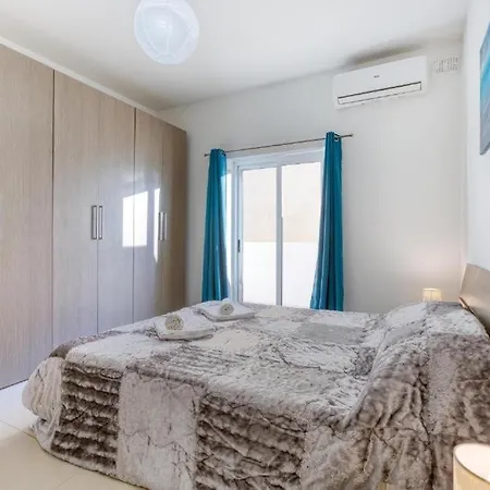 Daire Modern 2br Apt With Private Balcony In *