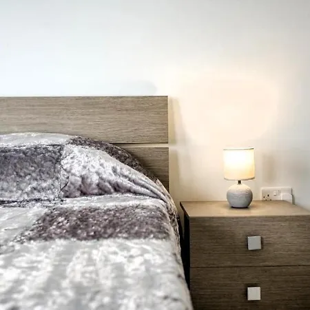 Modern 2br Apt With Private Balcony In *