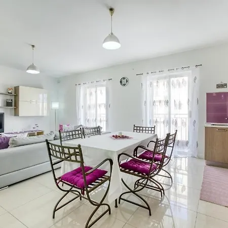 Modern 2br Apt With Private Balcony In St. Paul's Bay