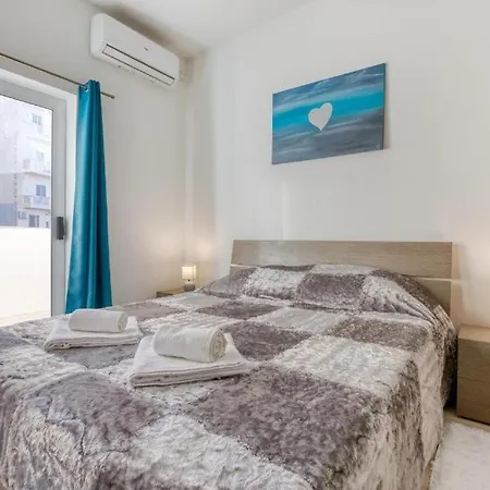 Modern 2br Apt With Private Balcony In Апартаменты *
