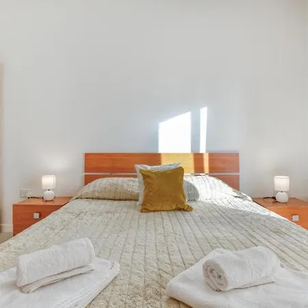 Apartament Modern 2br Apt With Private Balcony In *
