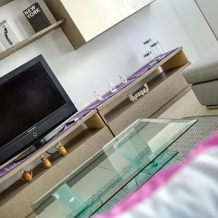 Modern 2br Apt With Private Balcony In Апартаменты *