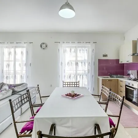 Modern 2br Apt With Private Balcony In Apartament St. Paul's Bay