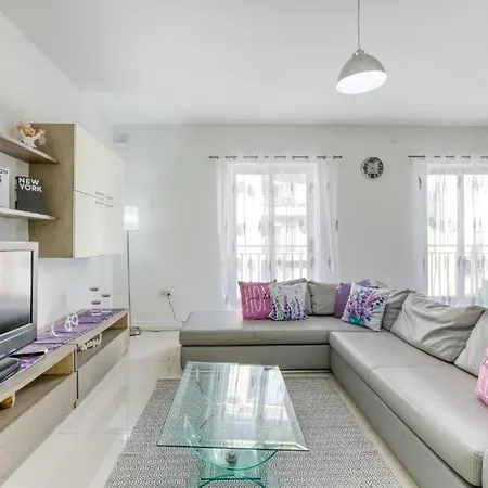 Modern 2br Apt With Private Balcony In