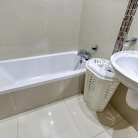 Apartament Modern 2br Apt With Private Balcony In *