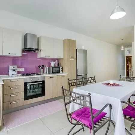 דירה Modern 2br Apt With Private Balcony In סיינט פול ביי