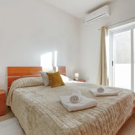 Modern 2br Apt With Private Balcony In דירה סיינט פול ביי