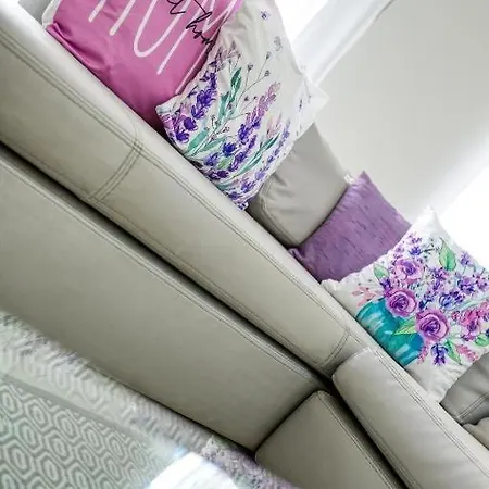 דירה Modern 2br Apt With Private Balcony In *