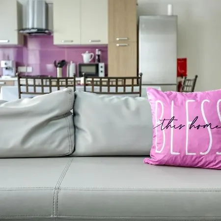 Modern 2br Apt With Private Balcony In דירה סיינט פול ביי